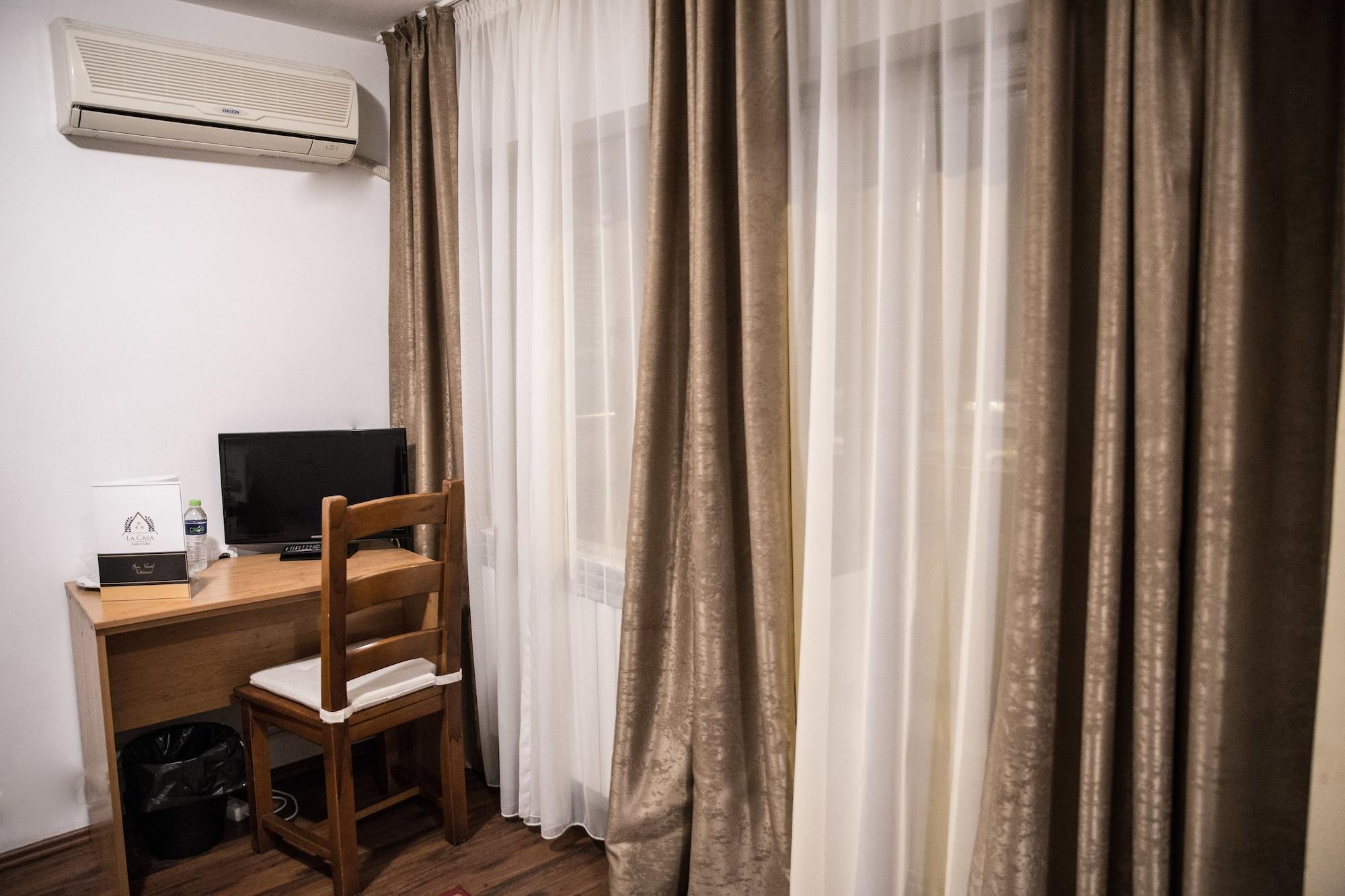La Casa Nord Hotel Bukares Bagian luar foto