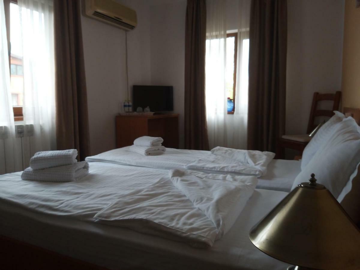 La Casa Nord Hotel Bukares Bagian luar foto