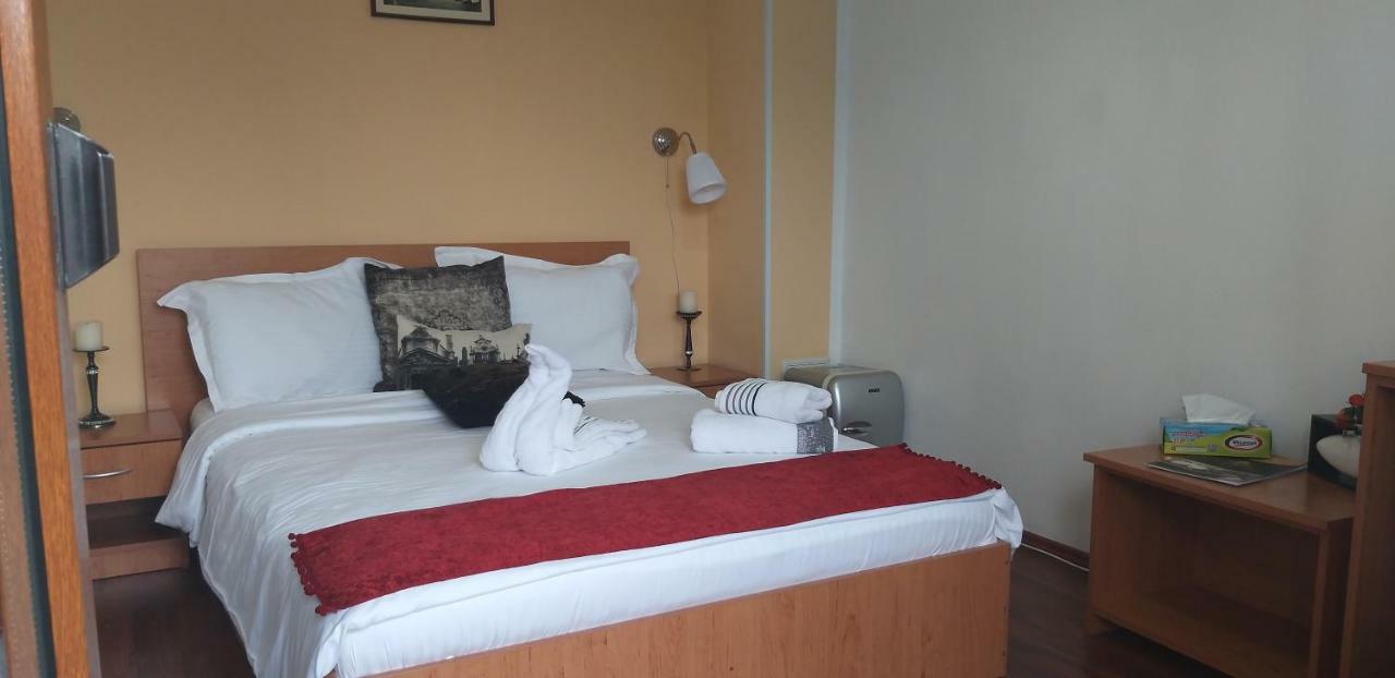La Casa Nord Hotel Bukares Bagian luar foto